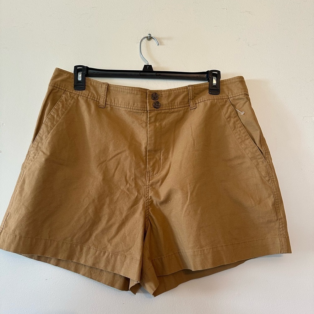 Womens khaki shorts 17 NWOT